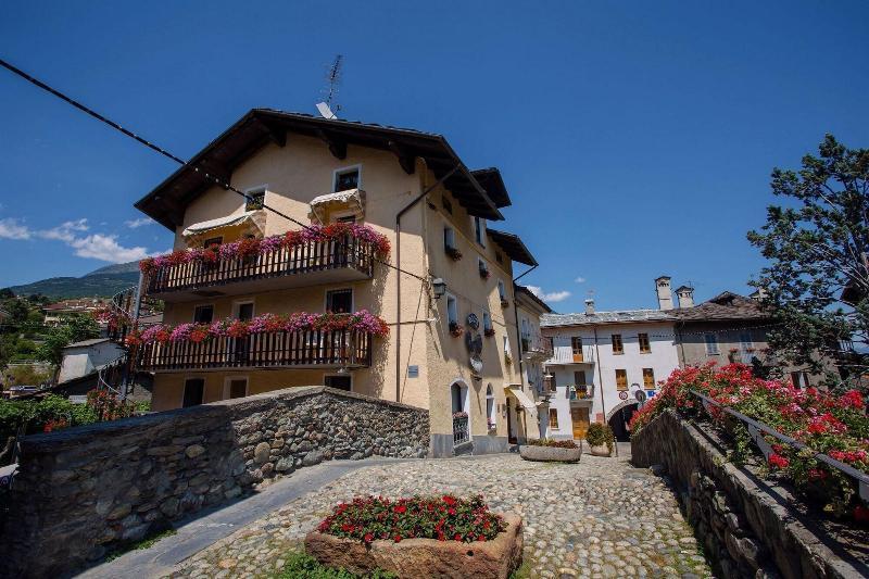 Hotel Cecchin Aosta Exterior photo